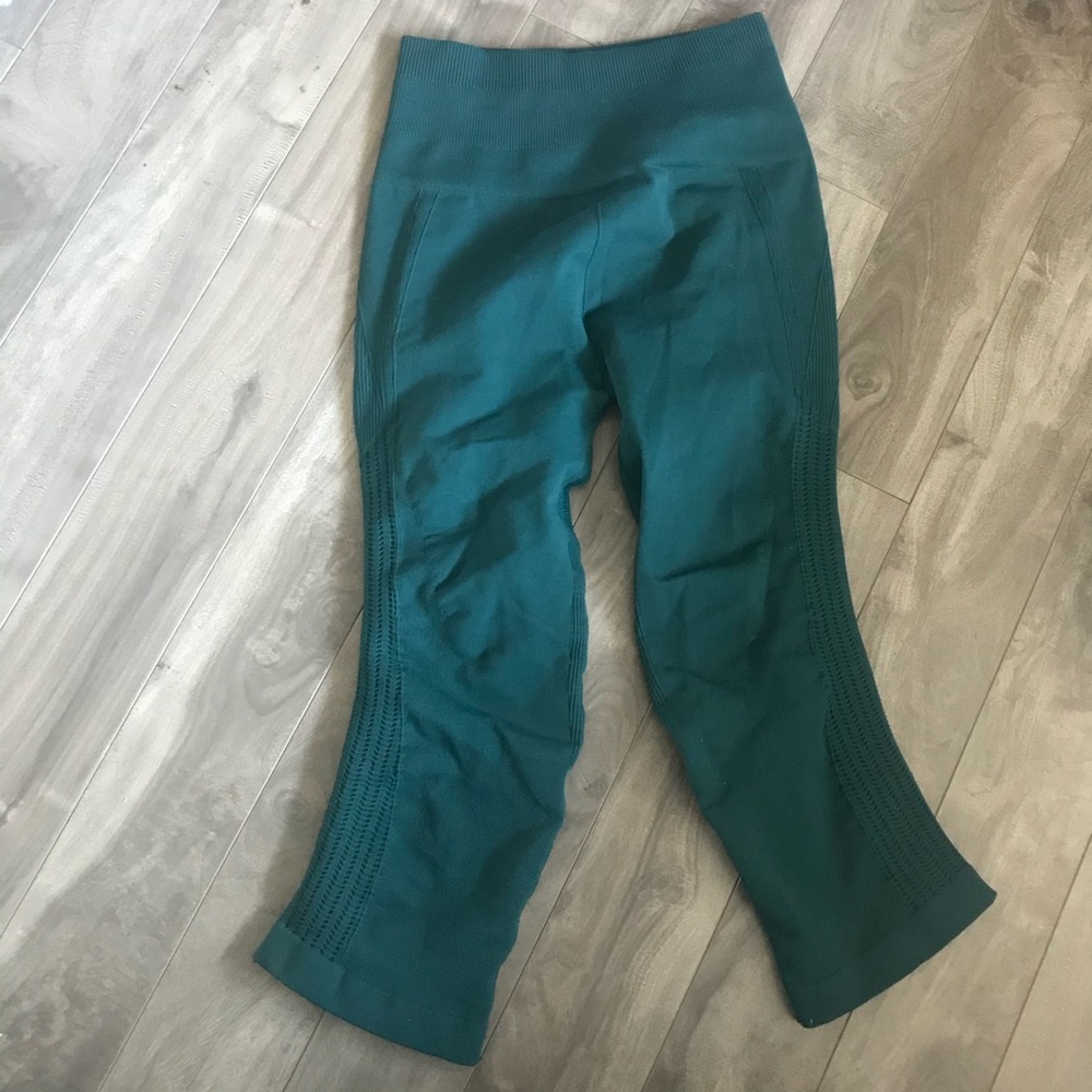 Lululemon Green Crop Leggings - Picture 7 of 7